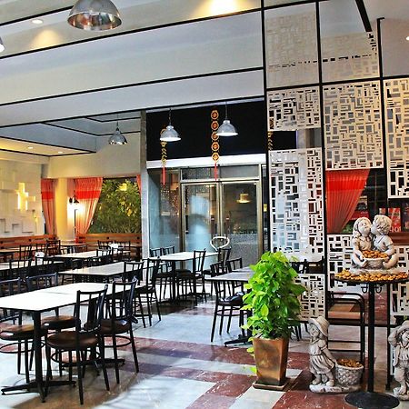 โรงแรมเรือนทิพย์ เชียงราย Ruean Tip Hotel Екстер'єр фото