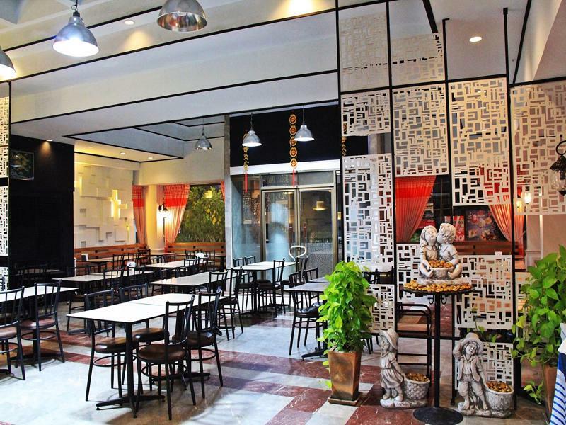 โรงแรมเรือนทิพย์ เชียงราย Ruean Tip Hotel Екстер'єр фото