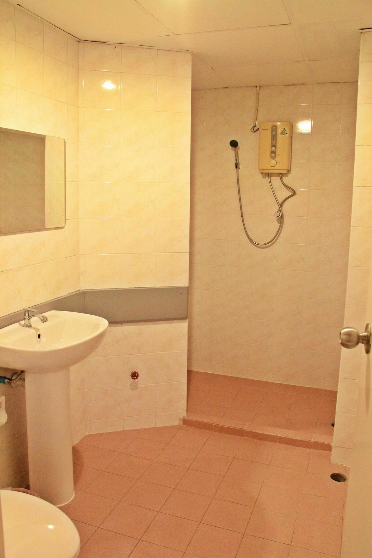 โรงแรมเรือนทิพย์ เชียงราย Ruean Tip Hotel Екстер'єр фото
