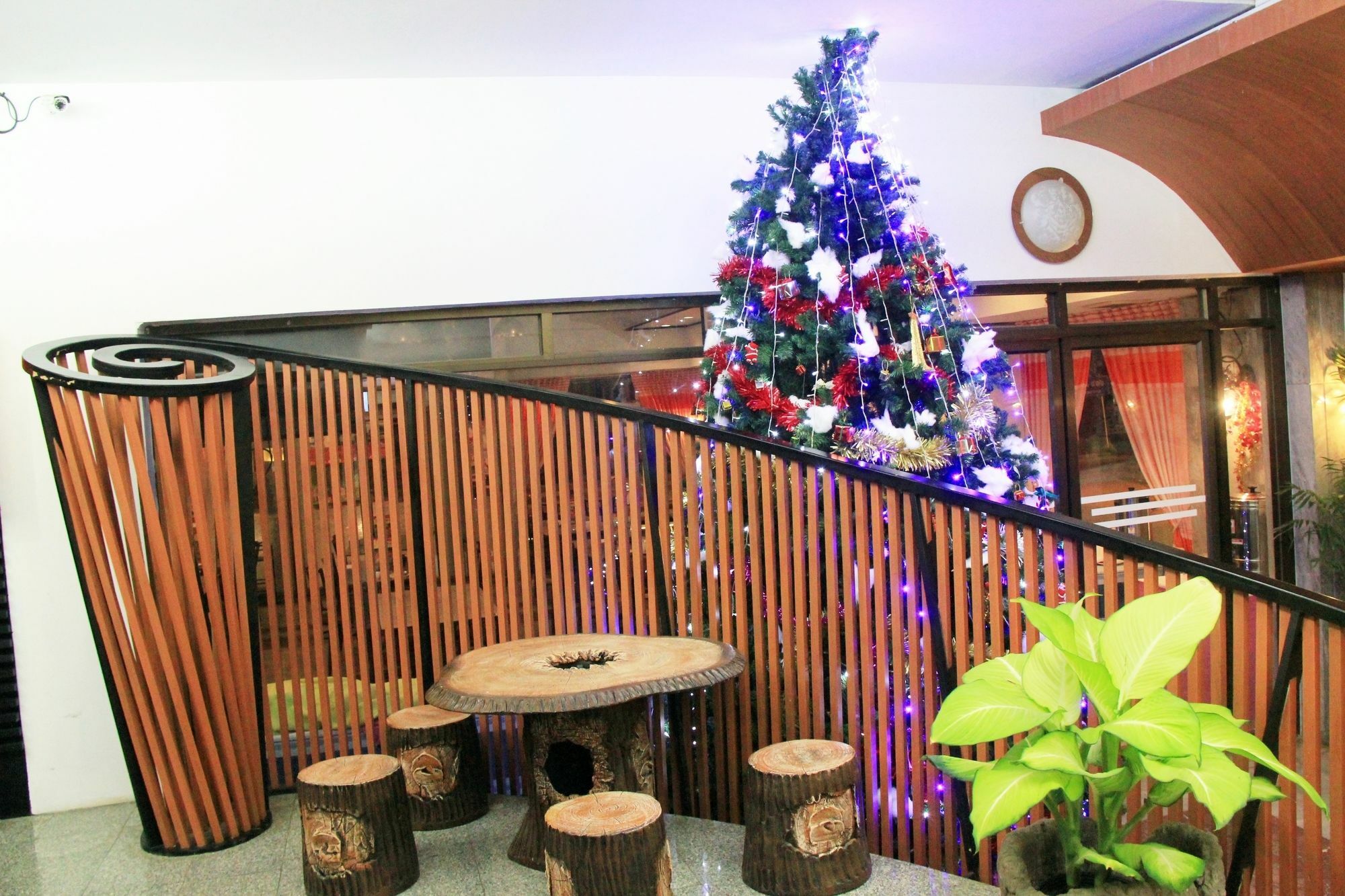โรงแรมเรือนทิพย์ เชียงราย Ruean Tip Hotel Екстер'єр фото