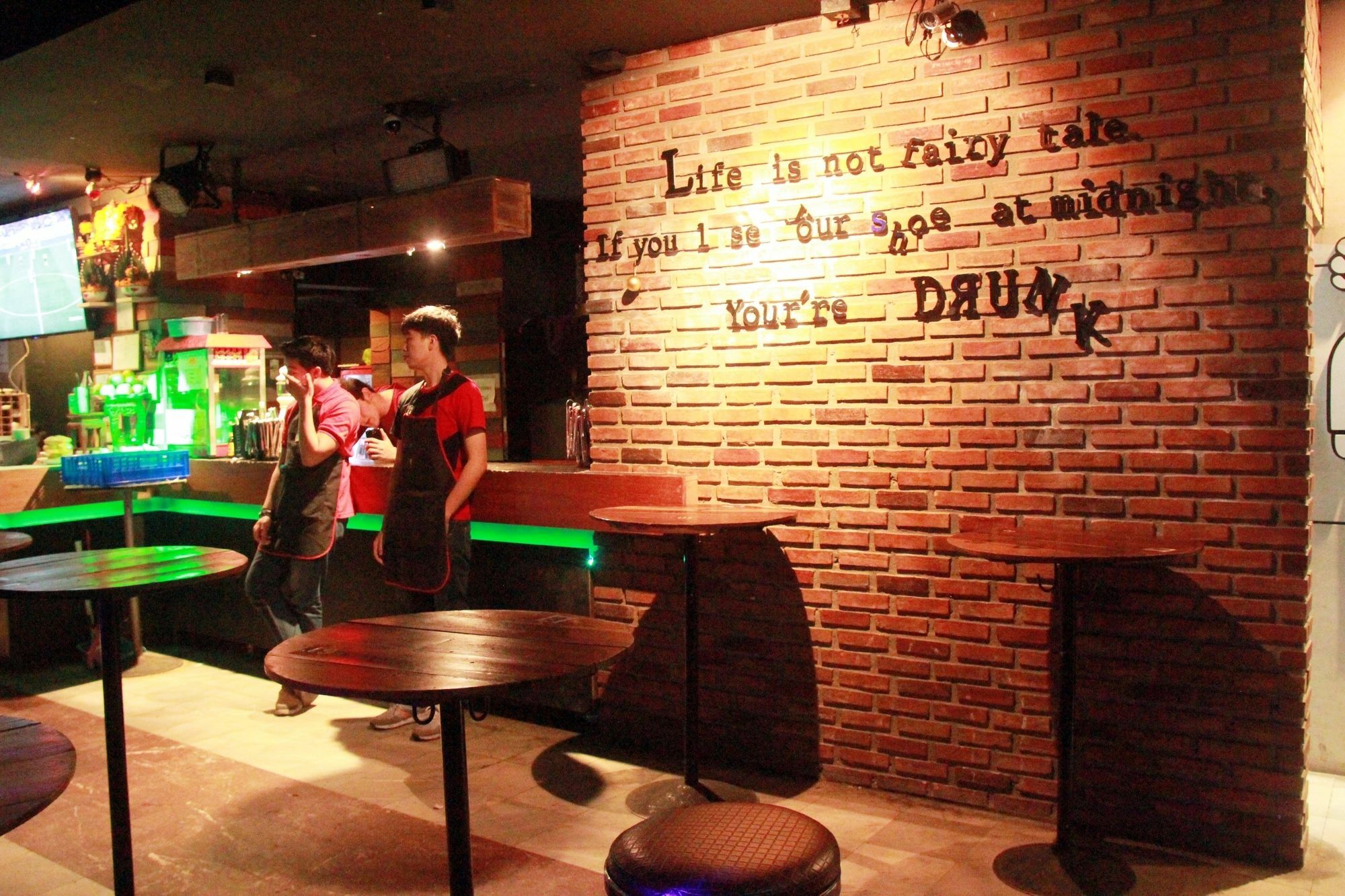 โรงแรมเรือนทิพย์ เชียงราย Ruean Tip Hotel Екстер'єр фото