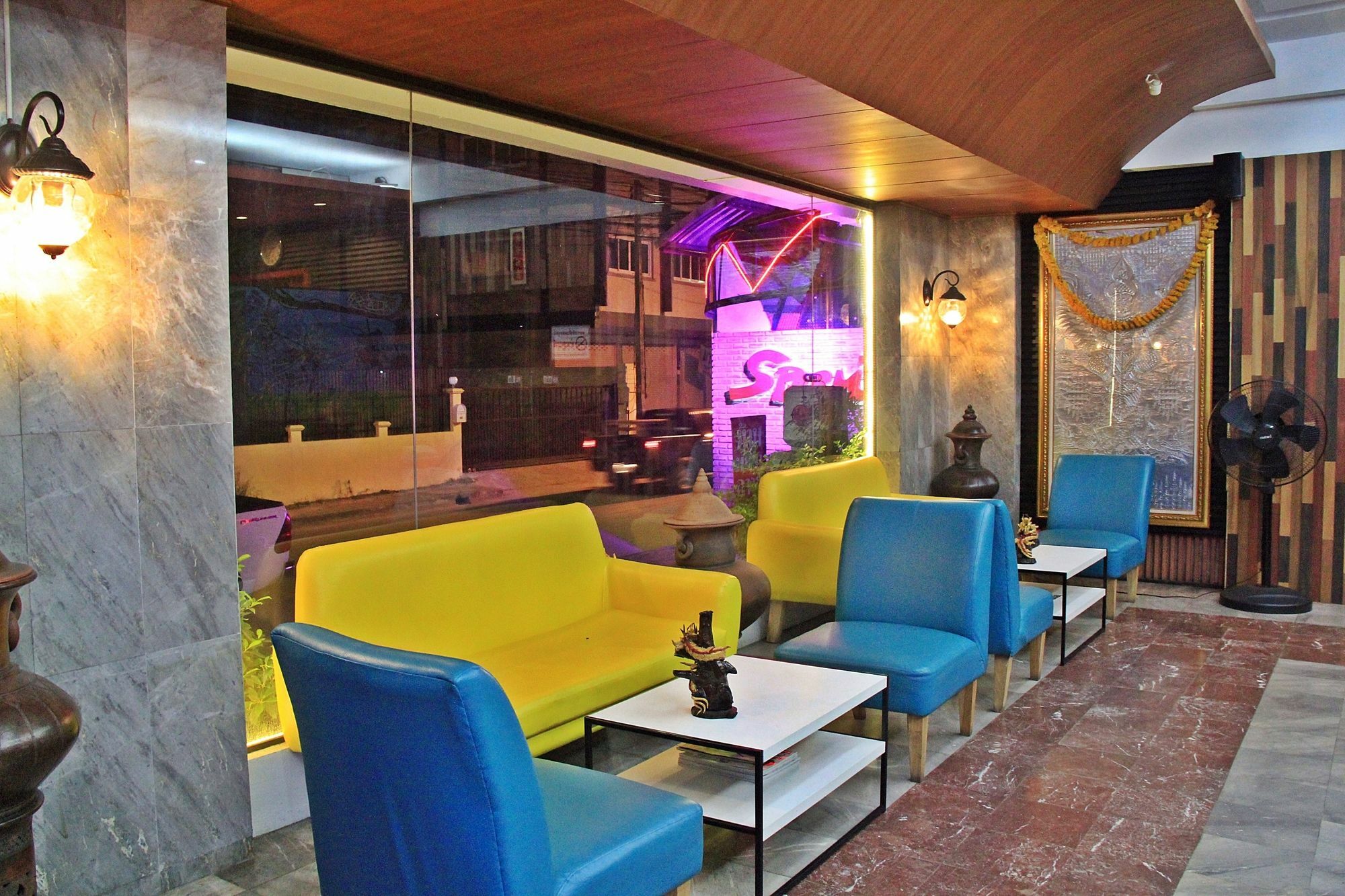 โรงแรมเรือนทิพย์ เชียงราย Ruean Tip Hotel Екстер'єр фото