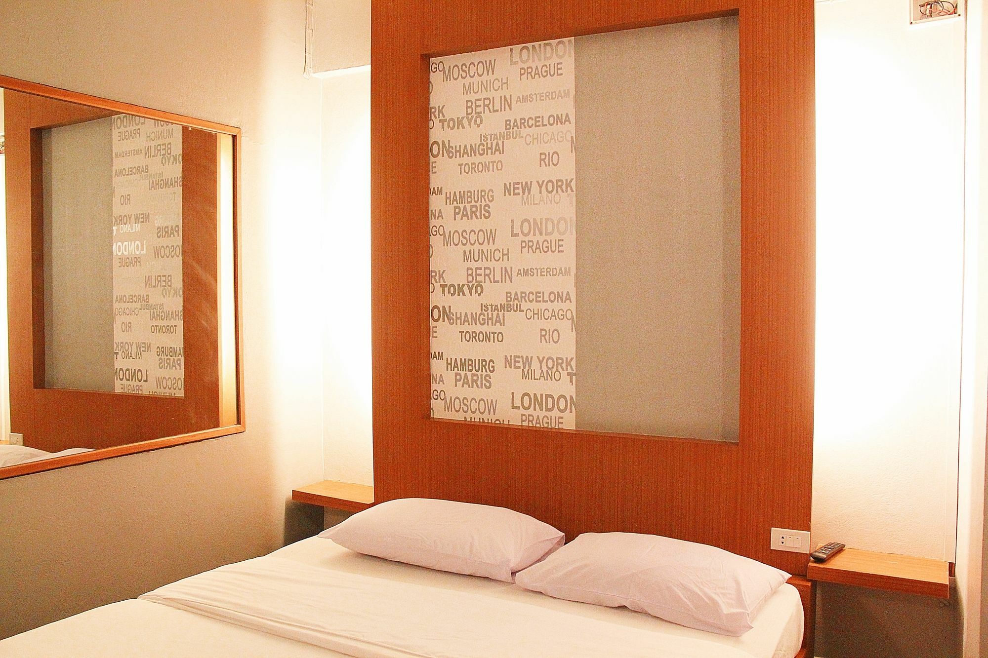 โรงแรมเรือนทิพย์ เชียงราย Ruean Tip Hotel Екстер'єр фото