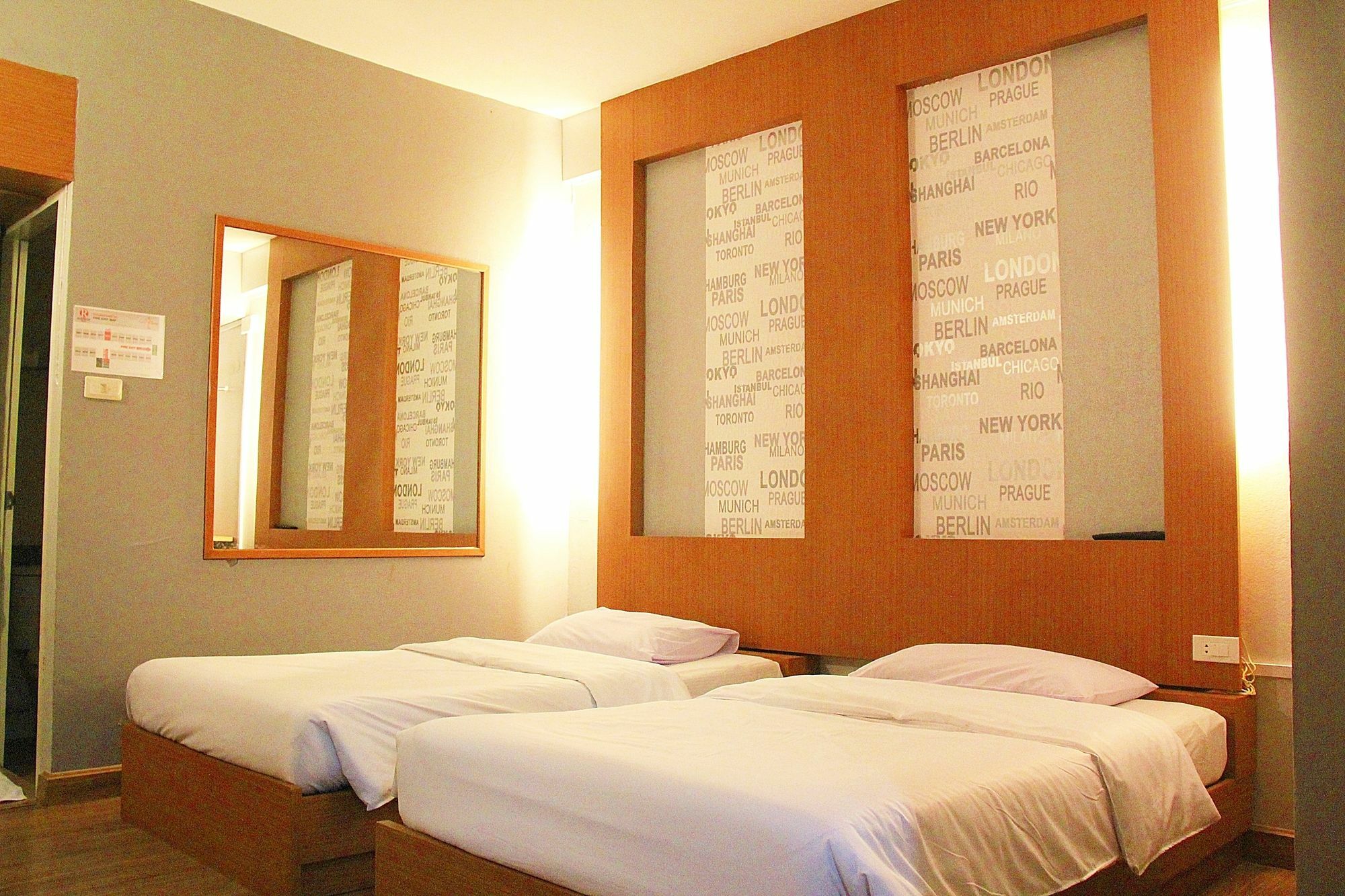 โรงแรมเรือนทิพย์ เชียงราย Ruean Tip Hotel Екстер'єр фото